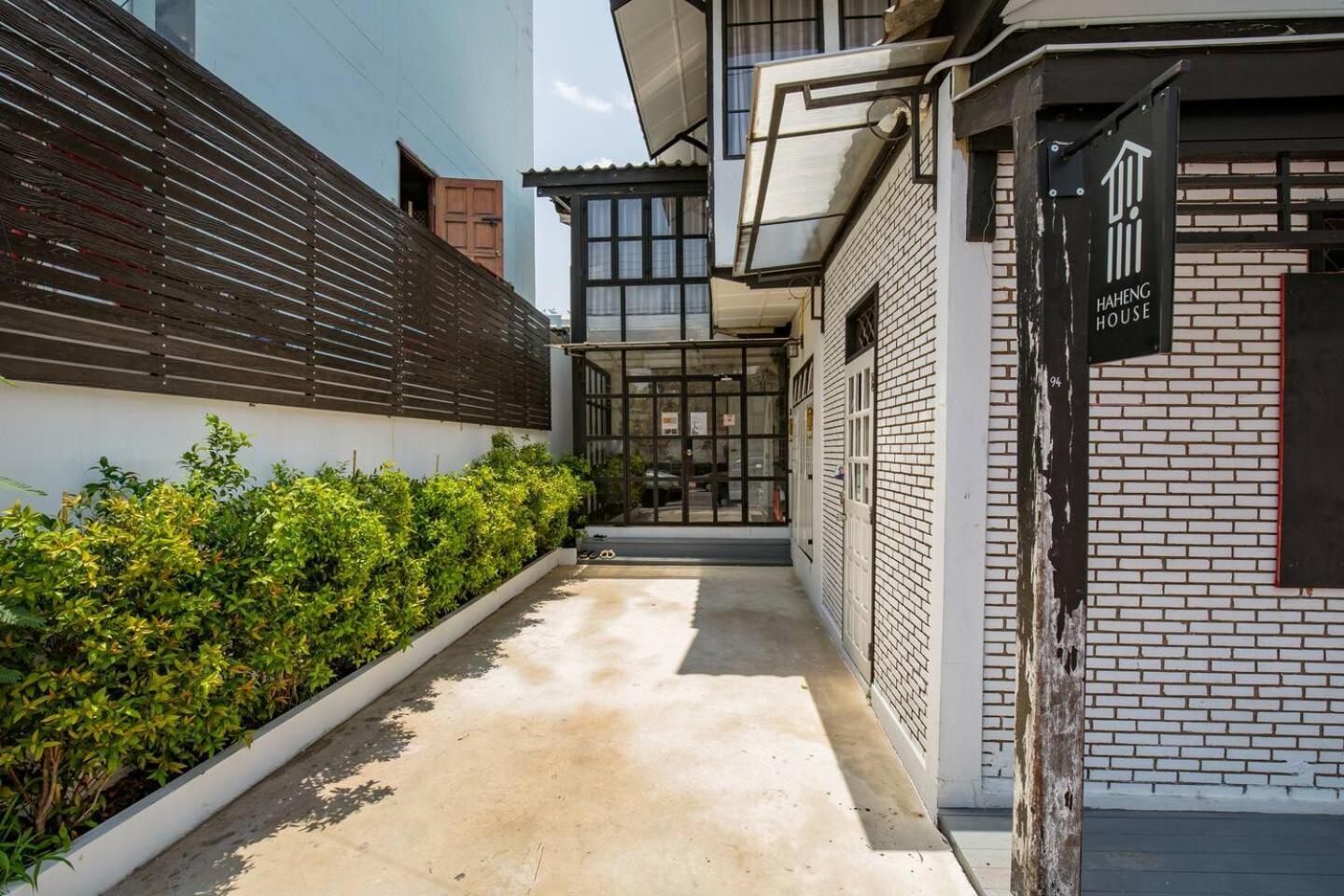 Haheng House Hotel Bangkok Bagian luar foto